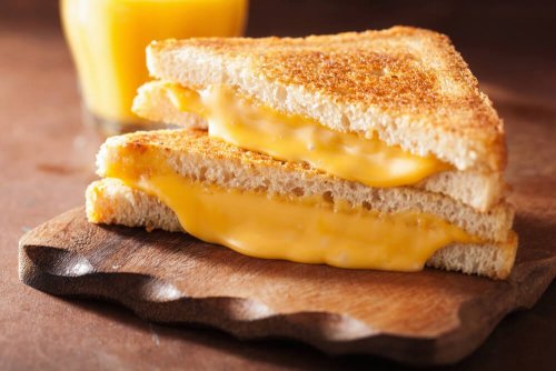 Lebensmittel, die schlecht für unser Herz sind: Schmelzkäse