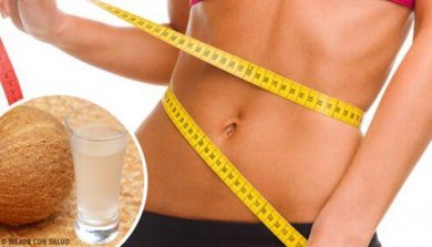 Bekomme einen flacheren Bauch in nur 14 Tagen mit Kokoswasser!