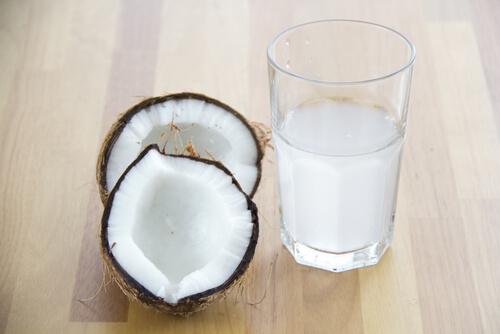 Hydration mit Kokoswasser