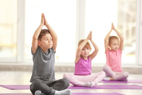 3 tolle Vorteile von Yoga für Kinder!