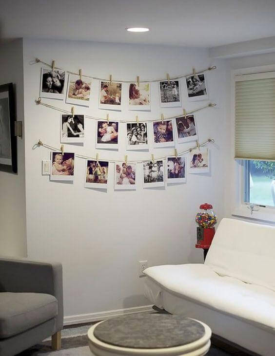 Eine von vielen Fotoideen ist eine Schnur an der Wand für Fotos anzubringen.