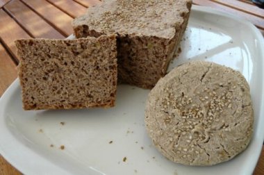 Glutenfreies Buchweizen-Reisbrot: einfach und köstlich