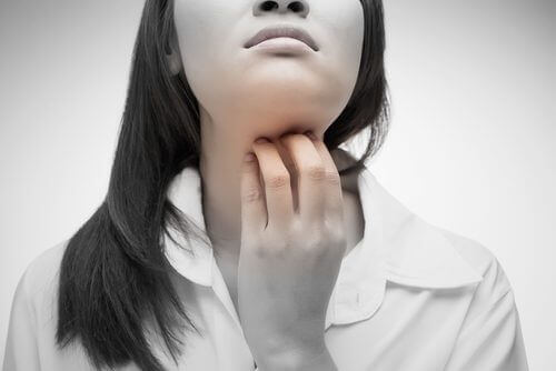 Was tun gegen einen kratzigen Hals? 4 Hausmittel