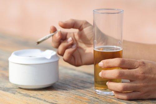 Schlechte Angewohnheit Zigaretten Bier
