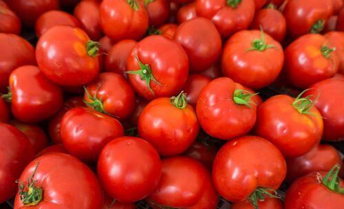Tomaten - Diese Lebensmittel verbrennen Bauchfett.