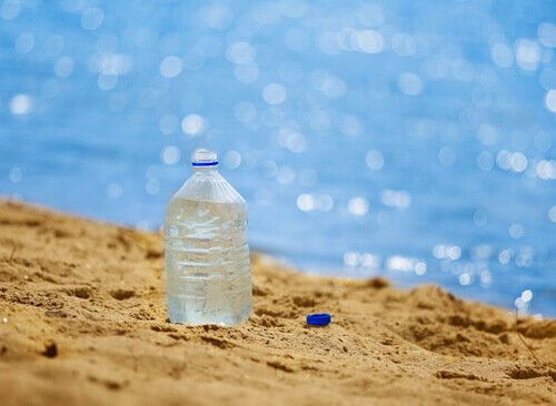 Wasser in Plastikflaschen