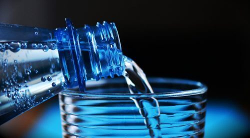 Wissenswertes über Wasser in Plastikflaschen