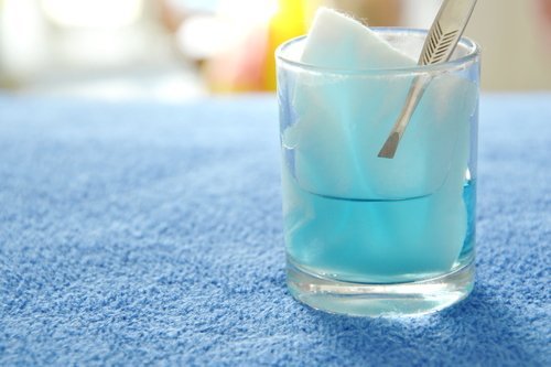 Schlechten Fußgeruch loswerden mit Alkohol