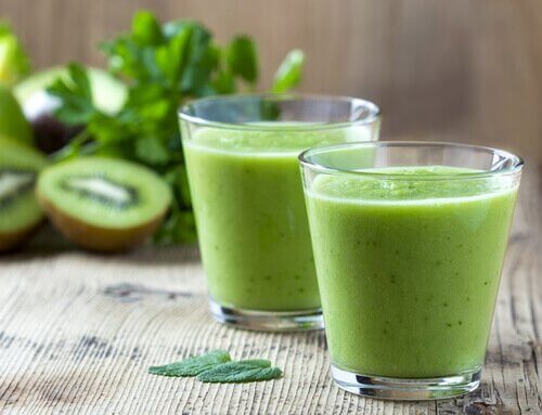 Mit Apfel-Kiwi-Smoothie Morgenmüdigkeit abschütteln.