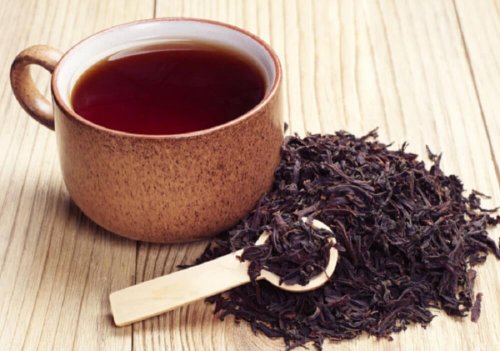 Schwarzer Tee hilft gegen eingewachsene Haare