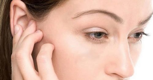 4 Tricks, um Wasser aus den Ohren zu entfernen