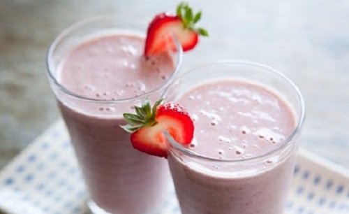Erdbeer-Bananen-Smoothie gegen Morgenmüdigkeit
