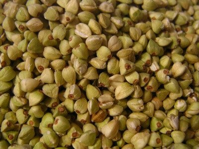 Gesunde Buchweizensamen für einfaches und schnelles glutenfreies Buchweizen-Reisbrot.