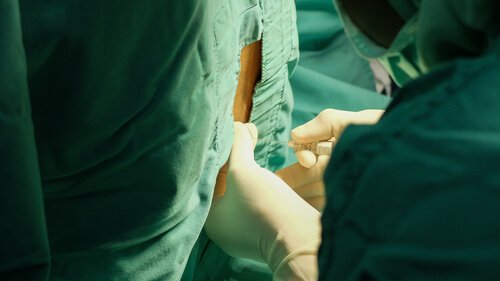 Lumbalpunktion zur Diagnose von Meningitis