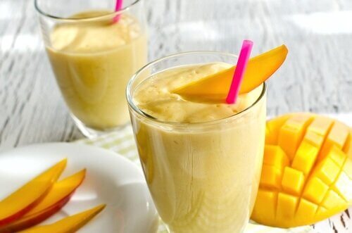 Mango-Bananen-Smoothie gegen Morgenmüdigkeit