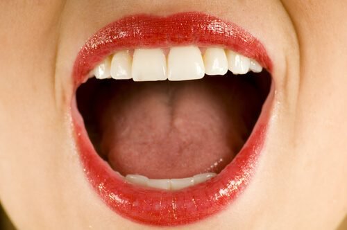 Wodurch entsteht ein metallischer Geschmack im Mund?