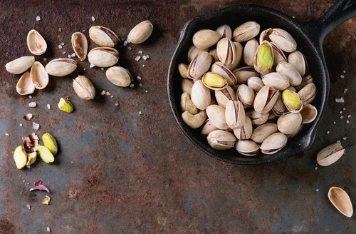Warum du unbedingt Trockenfrüchte essen solltest: Pistazien heñfen uns, in Form zu bleiben