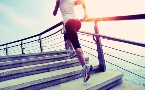 Mit Sport abnehmen - wie Hormone dein Gewicht beeinflussen.