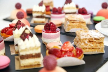 Vier köstliche hausgemachte Nachspeisen