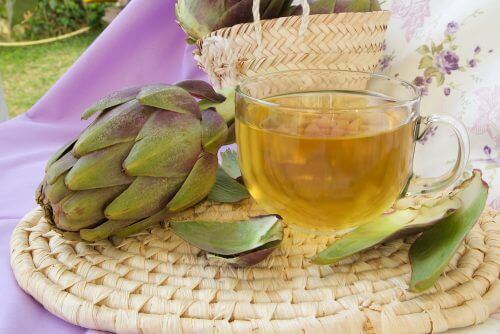 Cellulite mit Artischockentee behandeln