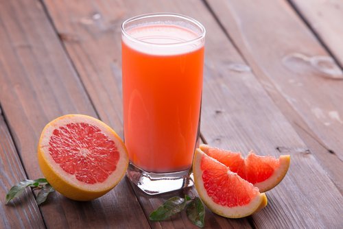 Blutorangensaft und weitere Getränke, die beim Abnehmen helfen