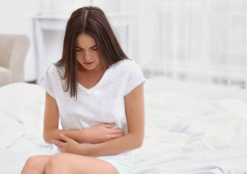 Unterleibsschmerzen sind Symptome von Menorrhagie 