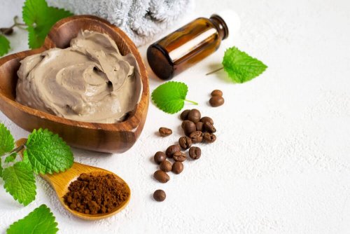 Minzblattmaske gegen Augenringe