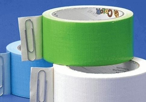 Modische Raumgestaltung Dekoriere mit farbigem Klebeband.