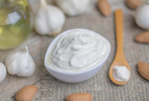 Selbstgemachte vegane Mayonnaise ohne tierische Produkte