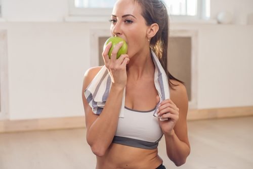 Knackiges Obst und Gemüse für weiße Zähne