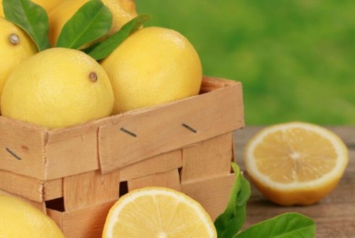 Mit Zitronensaft Hautunreinheiten beseitigen