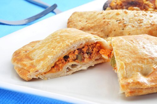 Spanische Empanadas mit Fleisch oder Huhn