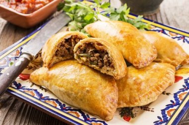 Rezept für hausgemachte Empanadas mit Fleisch oder Huhn