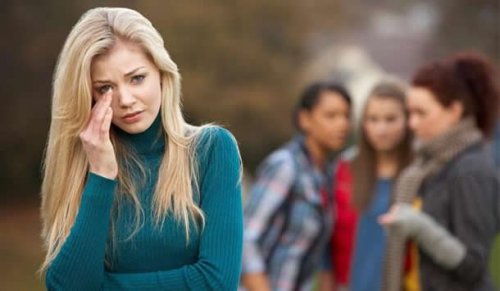 Junge Frau hat chronische Opferhaltung