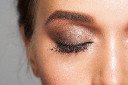 7 geheime Schmink-Tricks für tolles Aussehen: Wie dein Lidschatten wieder frisch wird