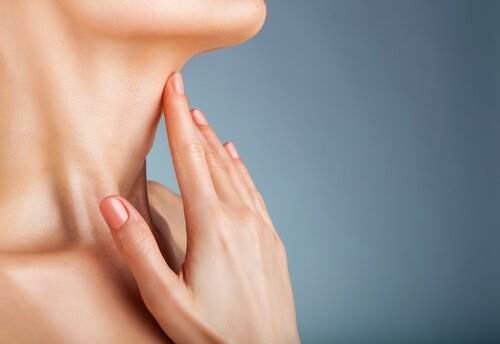 Masken, damit dein Hals jung und glatt bleibt