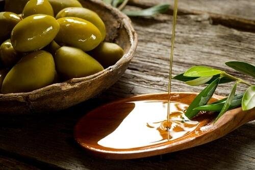 Natives Olivenöl schützt den Körper.