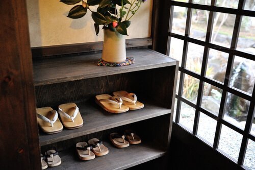 Wie du deine eigenen Schuhschränke aus Holz bauen kannst