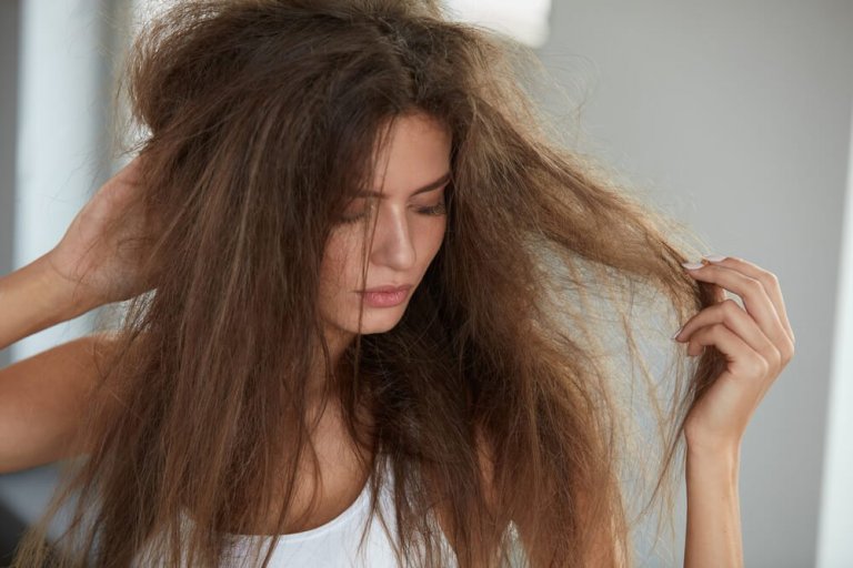 5 Naturmittel, um dein Haar mit Feuchtigkeit zu versorgen