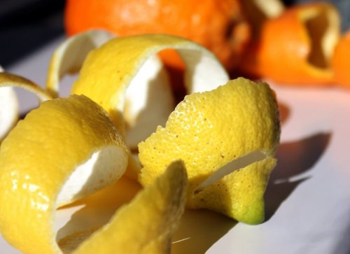 Heilmittel aus Zitronen und Zitronenschalen