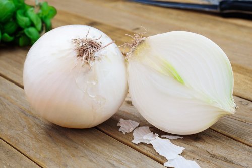 Zwiebeln gegen Hühneraugen an den Füßen