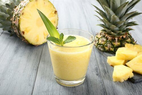 Avocadosmoothies mit Ananas