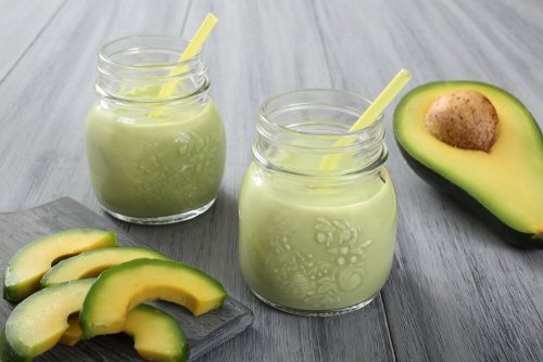Avocadosmoothies mit Naturjoghurt