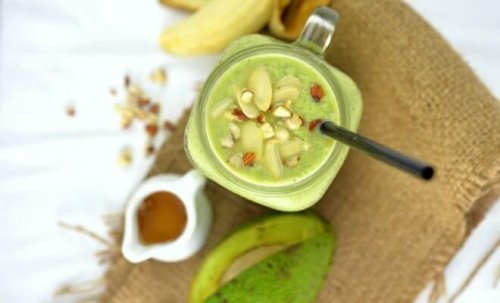 Avocadosmoothies mit Nüssen