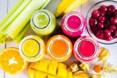 Farbenfrohe Smoothie-Rezepte für jeden Wochentag