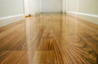 Holzboden wachsen: 4 Tipps