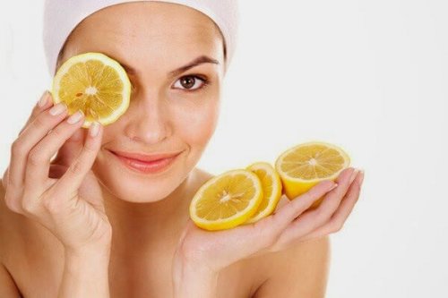 Orangen und anderes Obst für die Haut