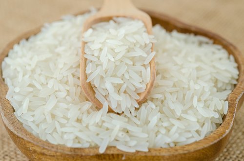 Reispeelings aus Reis und Erdbeersamen