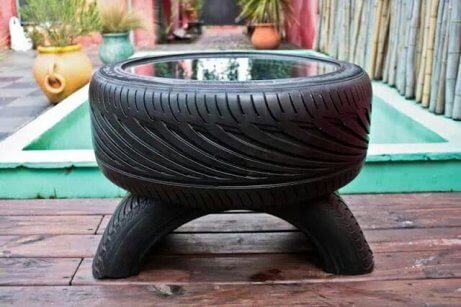 alte Autoreifen für Tisch