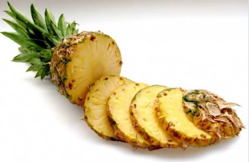 Cellulite durch Ernährung mindern: Ananas